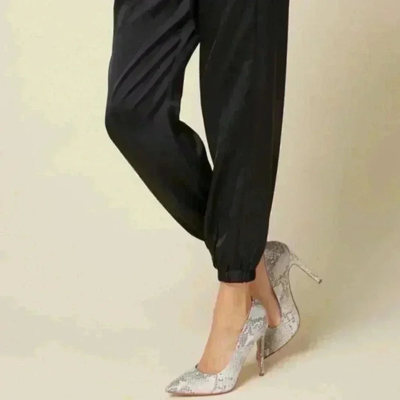 Smooth Operator Satin Cropped Pant - Picture 4 of 5
